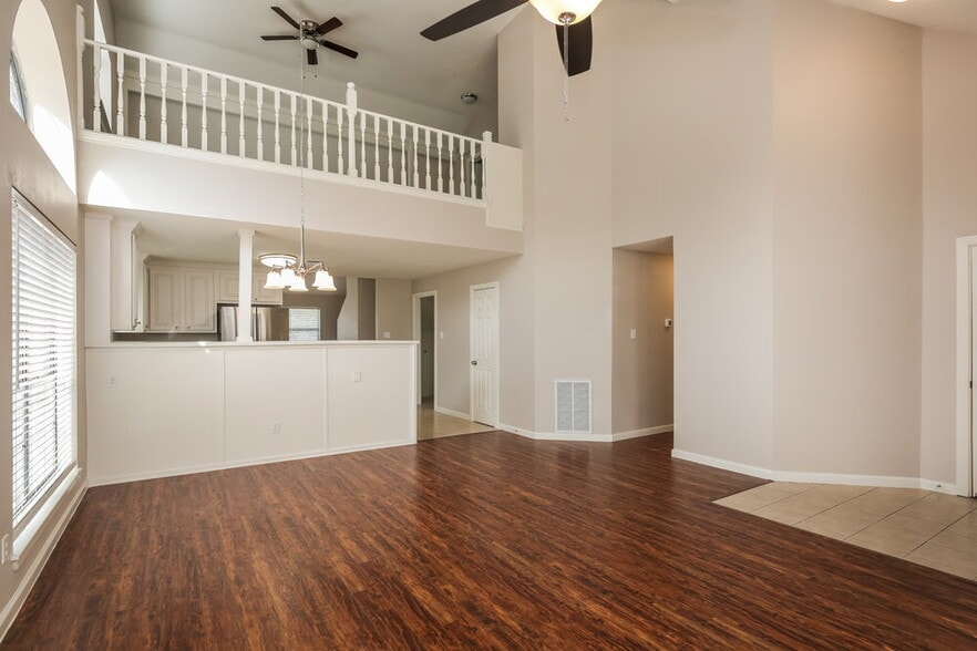 Building Photo - 657 Edgewood Dr