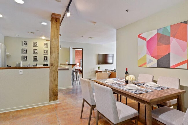 Building Photo - 1041 Constance St