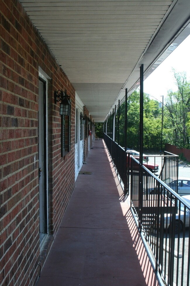 Building Photo - 115 Florence St