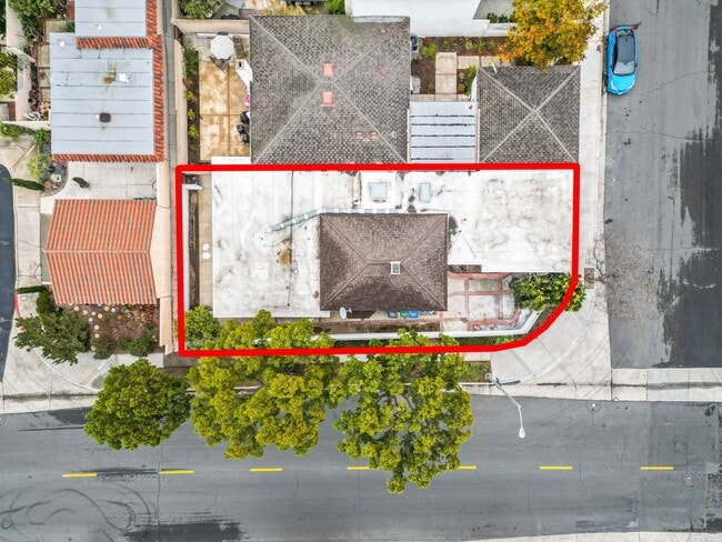 Building Photo - "Rare Single-Story Remodel: Modern 3BR End-Unit in University Park