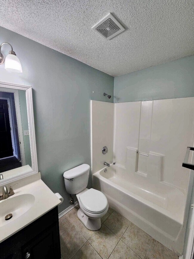 Building Photo - 608 Twisted Willow Ct