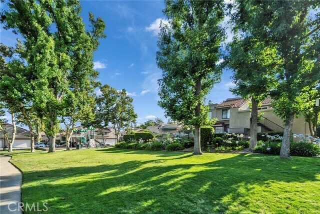 Building Photo - 9764 Huntington Dr