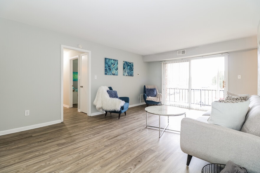 Living Room - Dover Country Club