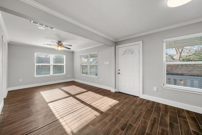 Building Photo - 203 Catherine St