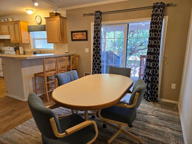 Building Photo - Spacious Home Near Mechem