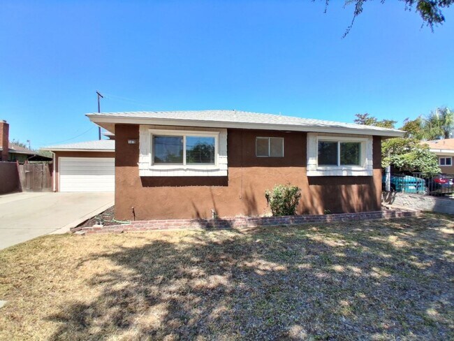 Building Photo - 1419 N Winery Ave