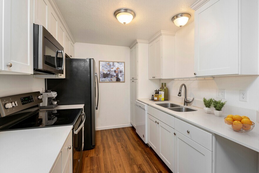 Building Photo - Evergreen Grove