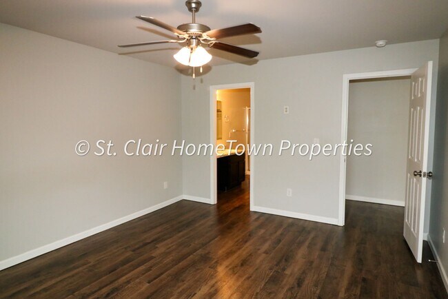 Building Photo - Spacious 4 Bedroom Home in Fox Hollow