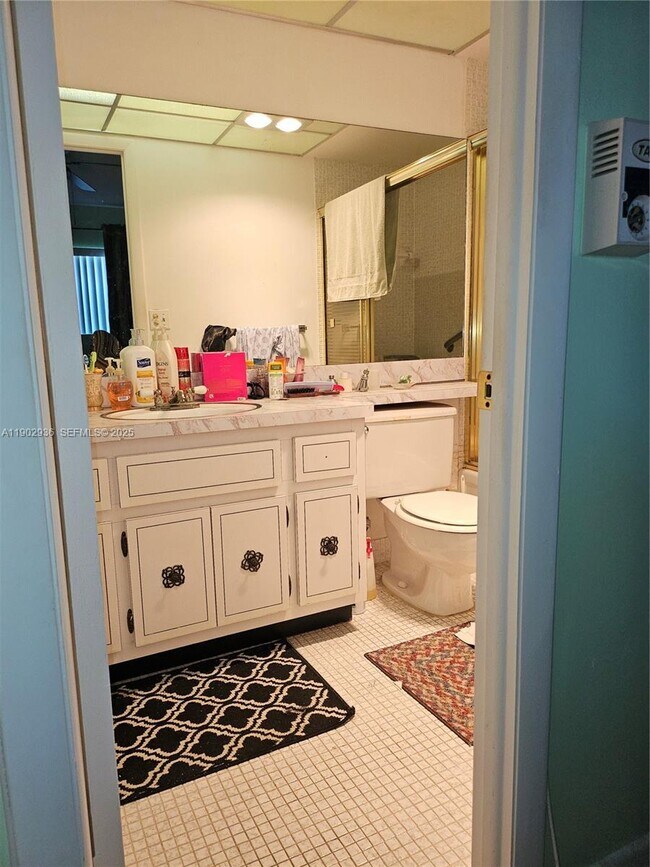 Building Photo - 5121 W Oakland Park Blvd