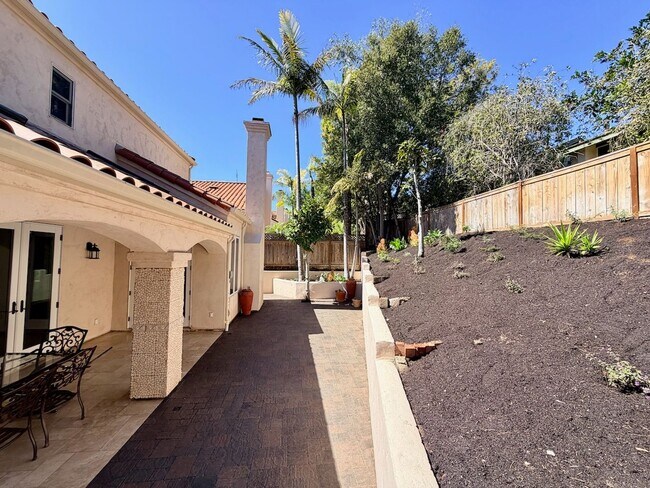 Building Photo - For Rent Available Now - Furnished House 3+BR 2.5Ba in Del Mar, charming furnished home in the hi...