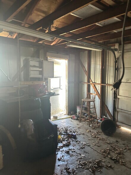 Building Photo - 2345 Iowa St