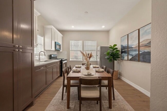 Building Photo - 7927 Brays St