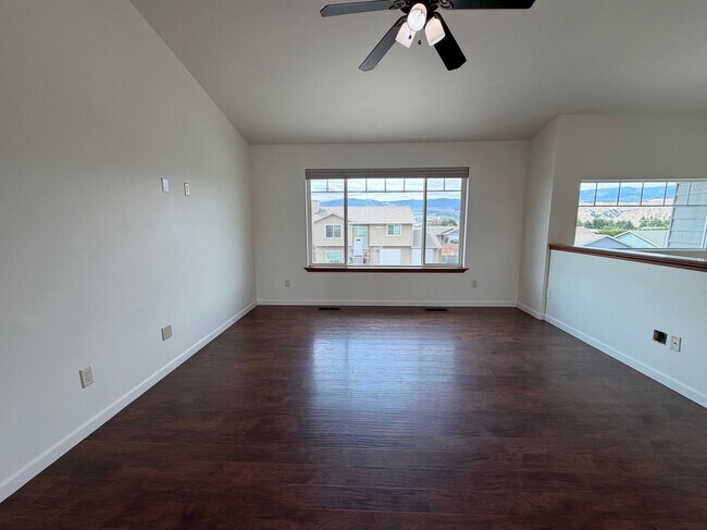Building Photo - Now renting 4 bedroom House