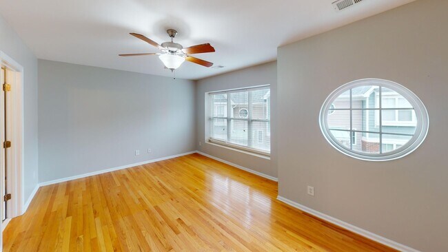 Building Photo - Experience urban living in this stylish to...