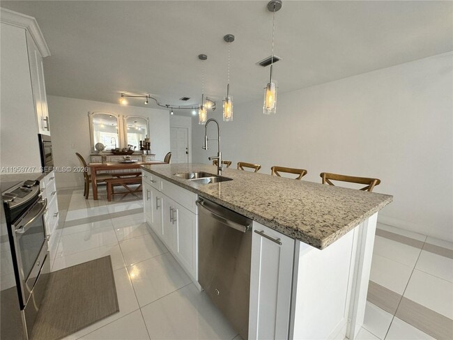 Building Photo - 7002 Holly Rd