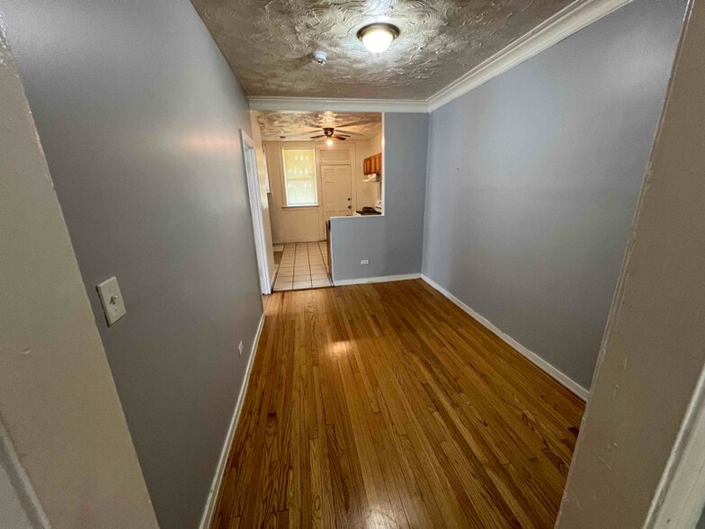 Building Photo - 7931 S Manistee Ave