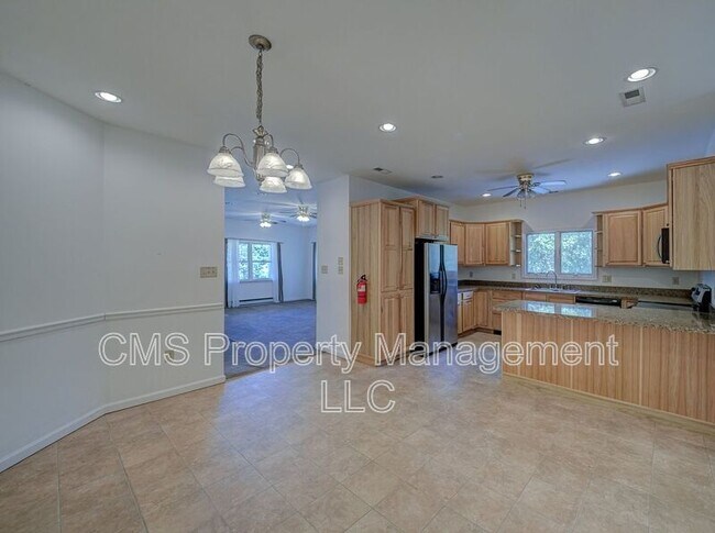 Building Photo - 756 Lakehurst Rd