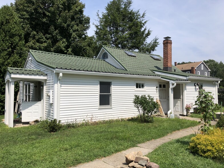 Building Photo - 23 Fairlawn Ave
