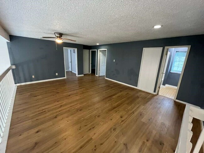 Building Photo - 12915 Ashford Knoll Dr