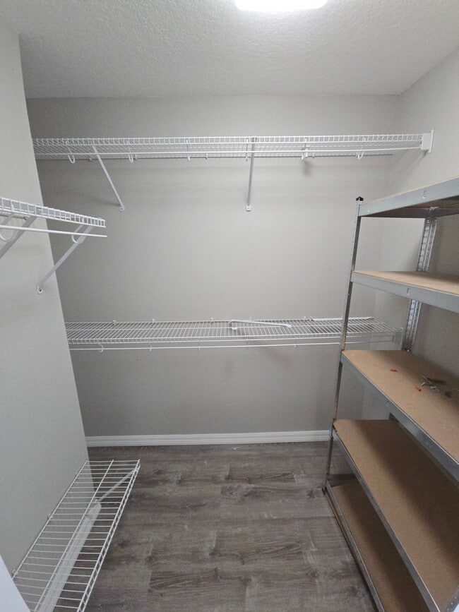 Building Photo - Newly Renovated 4/3 w/pool