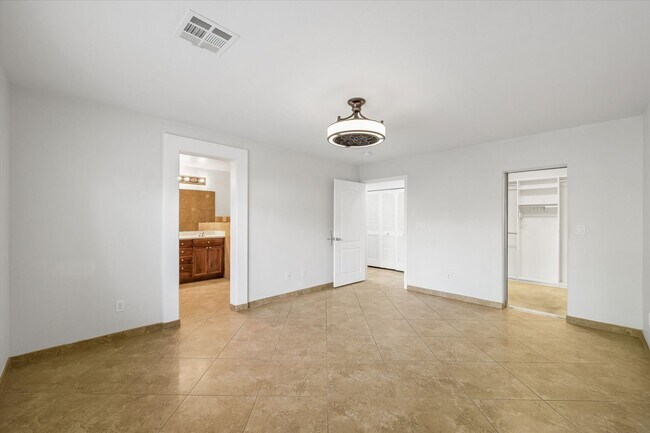 Building Photo - Welcome Home to this awesome 4 Bedroom Home