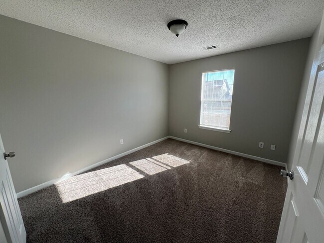 Building Photo - 3414 Bells Landing Dr