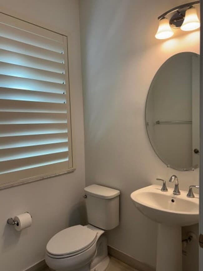 Building Photo - 615 Windward Cir N