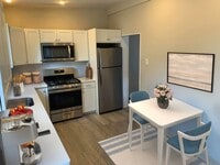 Building Photo - 4 Bedroom and 1.5 Bath House with In-Unit ...