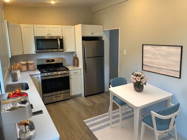 Building Photo - 4 Bed / 1.5 Bath House - Bryn Mawr / Haverford Township