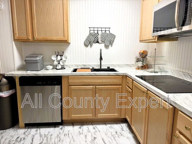 Building Photo - 5760 Charleston Ln