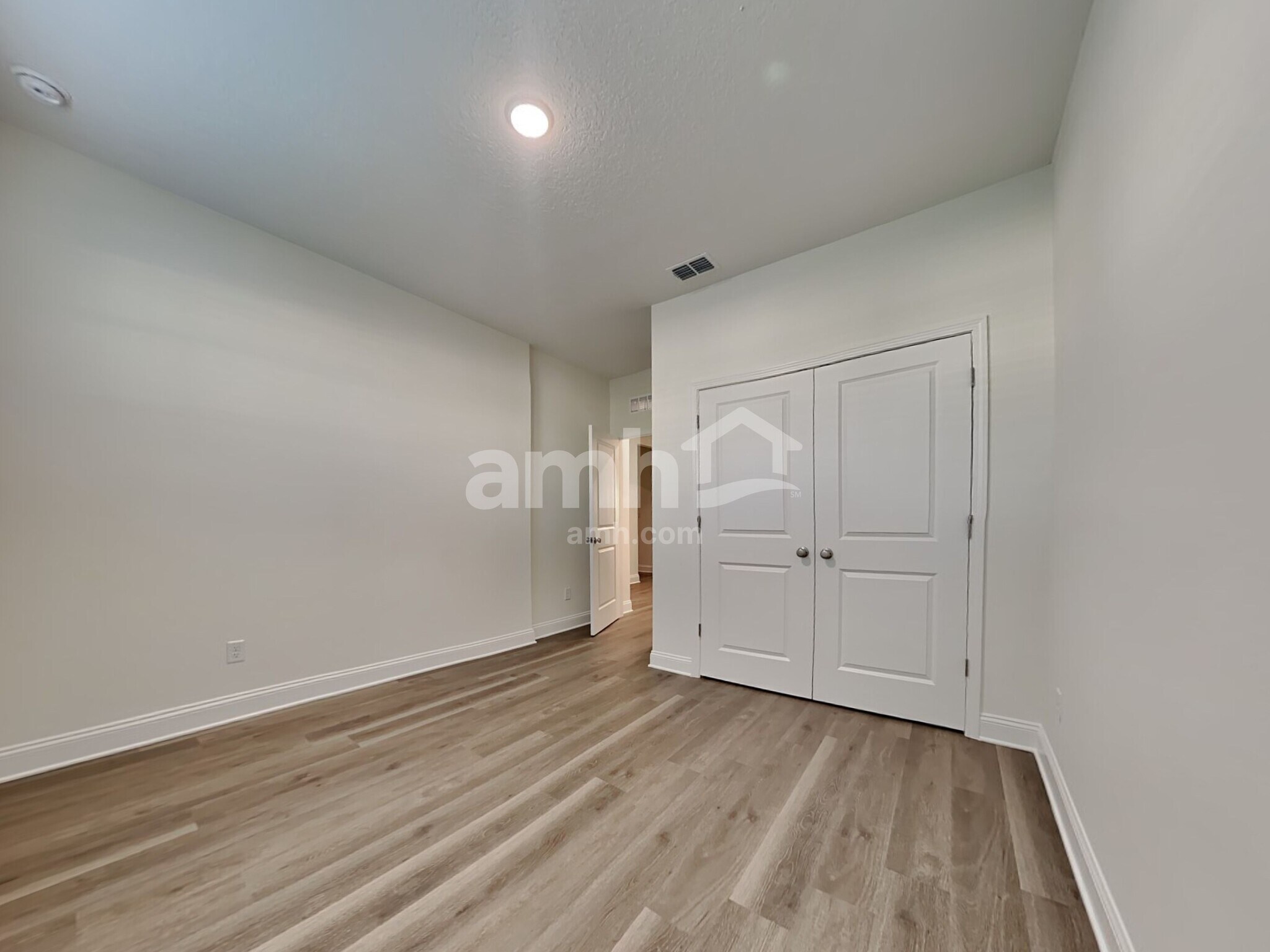 Building Photo - 11649 Hillside Dr