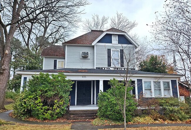 Building Photo - Studio apartment in Historical Burlington