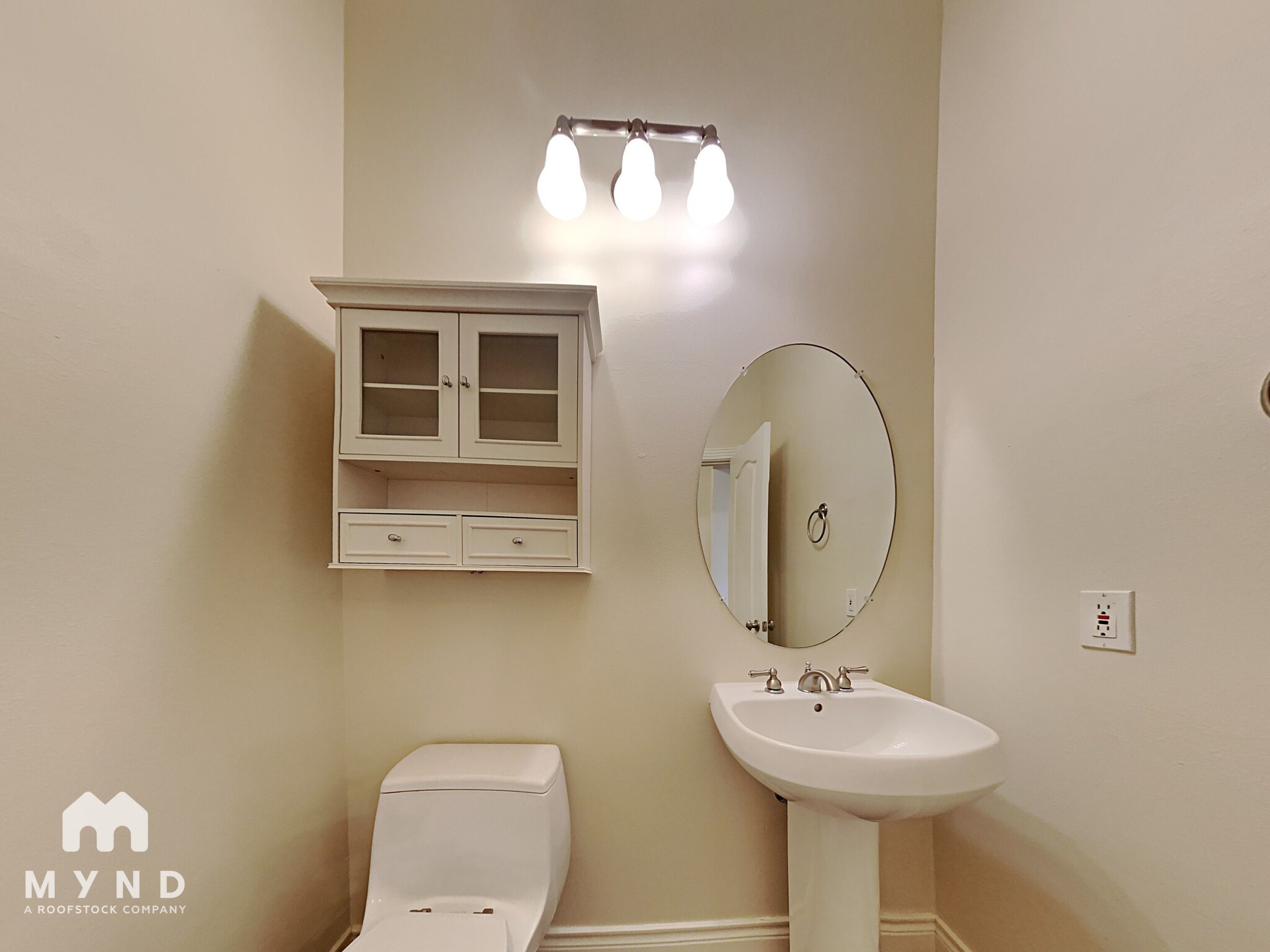 Building Photo - 321 Sandman St