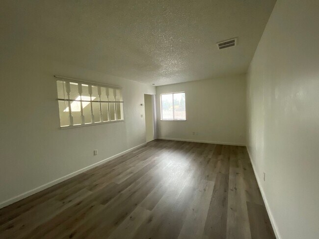 Building Photo - 4162 W Palo Alto Ave