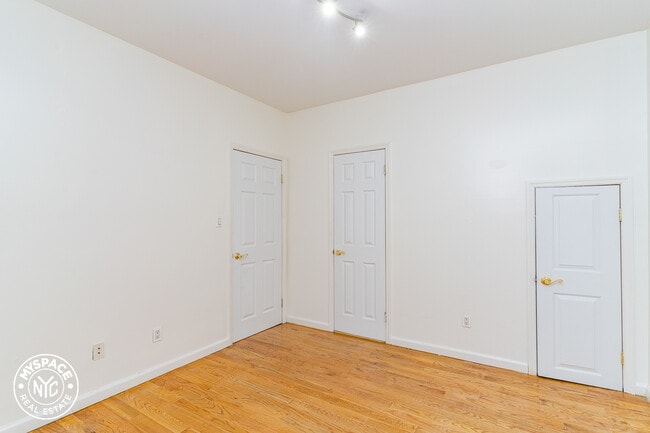 Building Photo - 275 Classon Ave