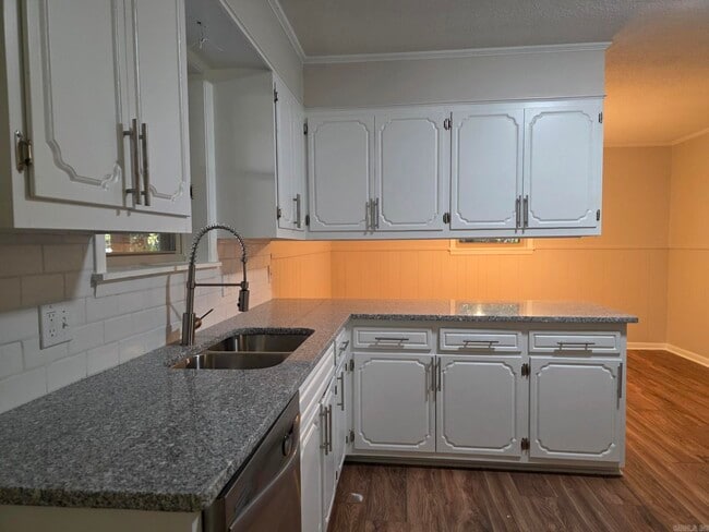 Building Photo - 3 Apache Dr