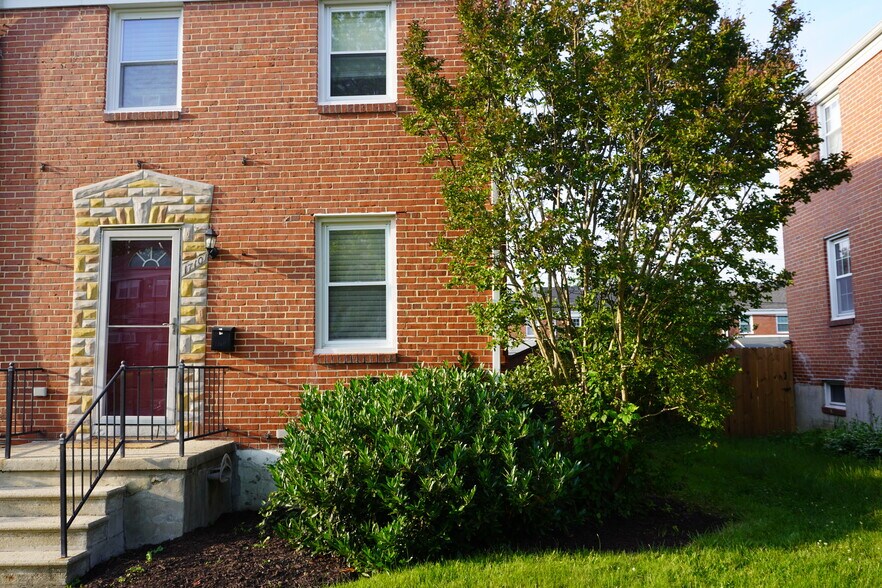 Building Photo - 1710 Weston Ave