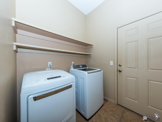 Building Photo - 10392 E 39th Pl