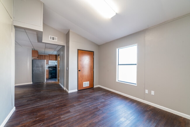 Building Photo - 1710 Private Rd 4352