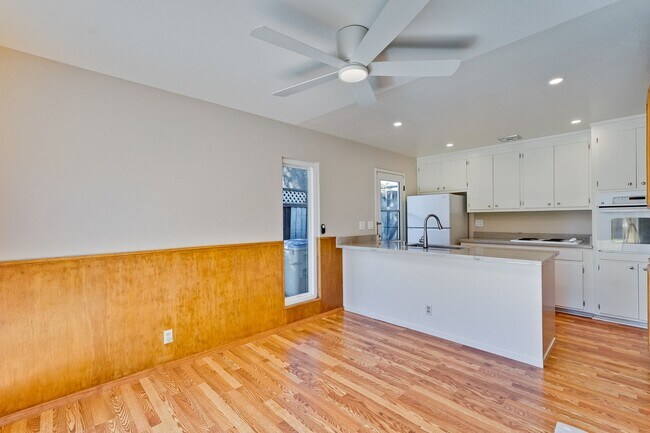 Building Photo - Welcome Home to Beautiful Cambrian Park Ne...