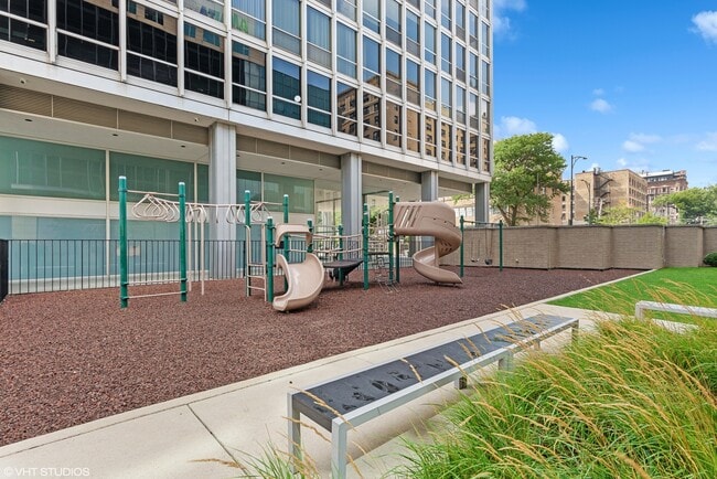 Building Photo - 330 W Diversey Pkwy