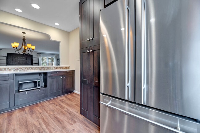 Building Photo - 1053 N George Mason Dr