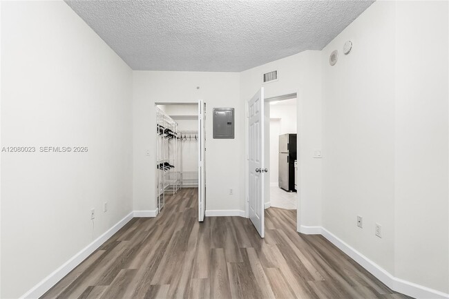 Building Photo - 17150 N Bay Rd