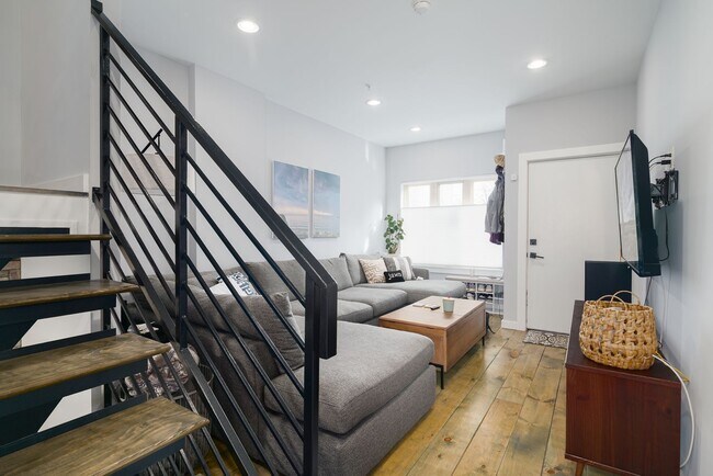 Building Photo - Four Bed Olde Kensington/Fishtown Home