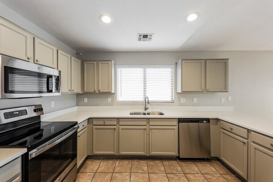 Building Photo - 13331 W Boca Raton Rd