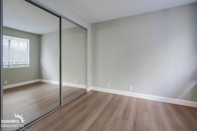 Building Photo - Updated 2Bdm 2Ba Condo in the Creekwood Co...