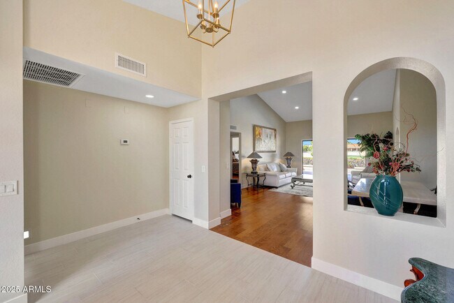 Building Photo - 9214 W Kerry Ln