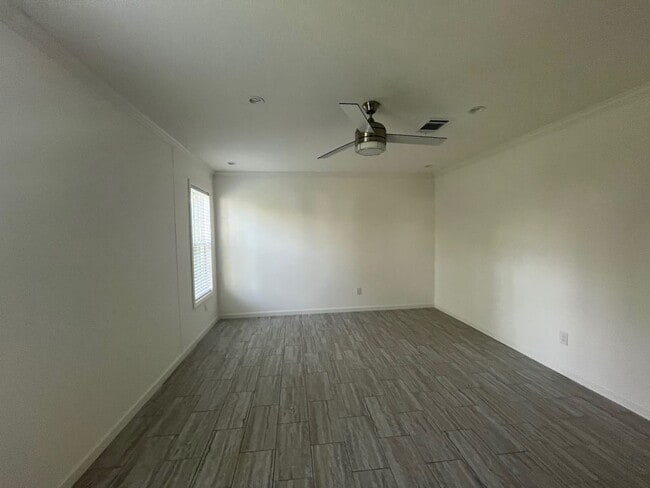 Building Photo - 18 Eland Dr