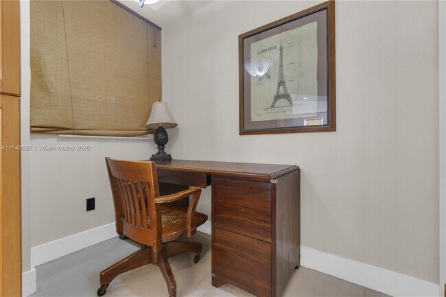 Building Photo - 3235 NE 184th St
