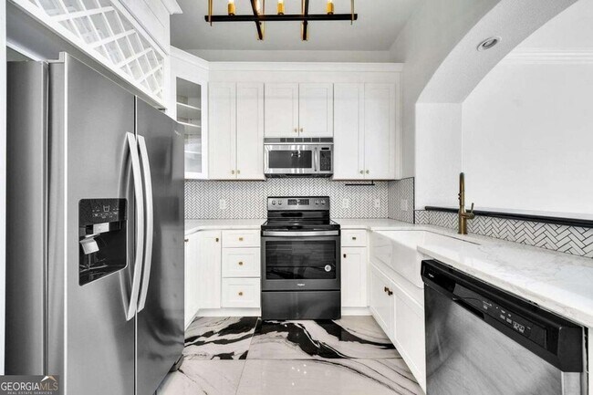 Building Photo - 3445 N Stratford Rd NE